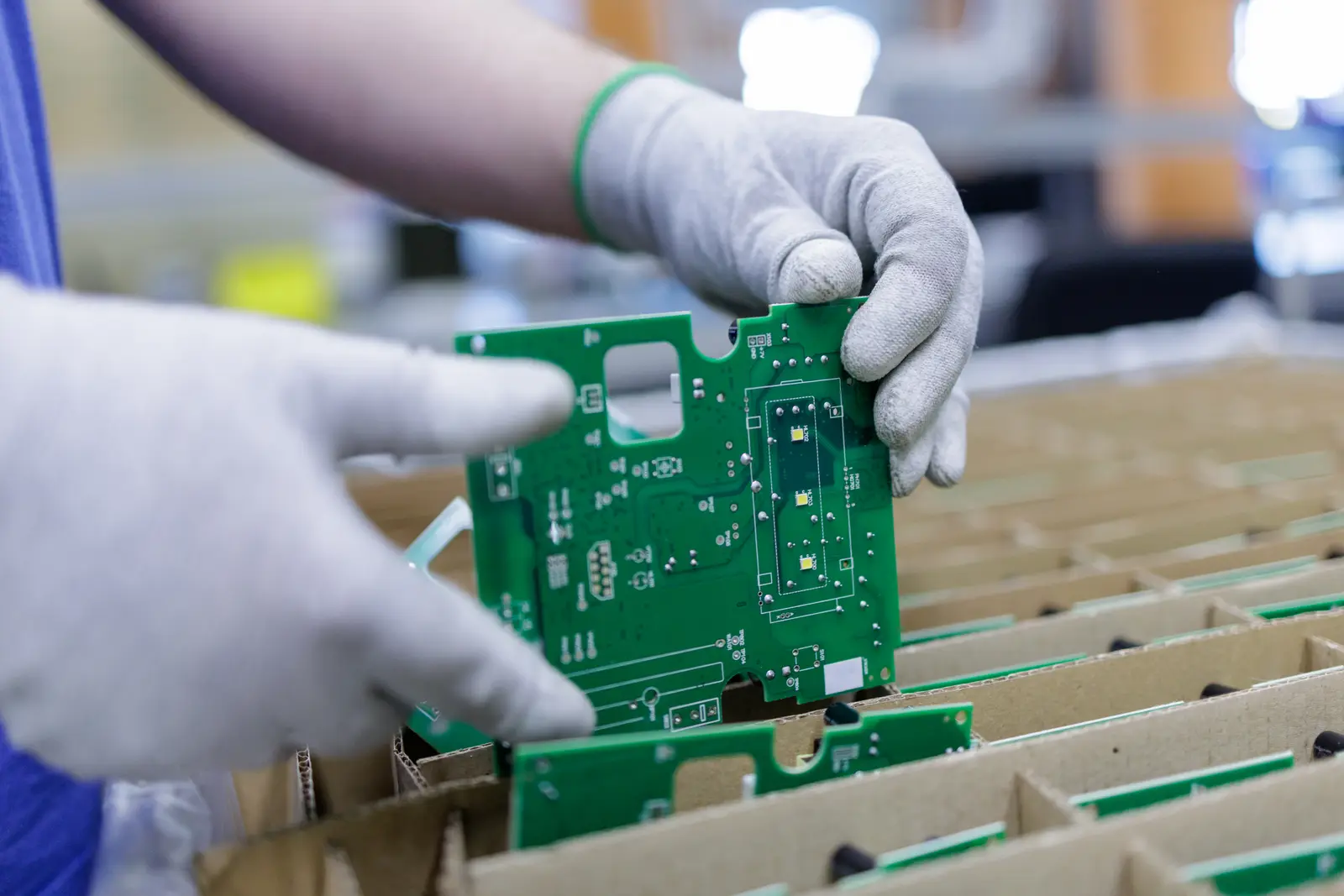 Dizgisi tamamlanan PCB kartların paketlenip sevkiyata hazırlanması